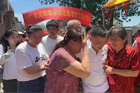 时隔34年，他终于和亲人团聚了图片