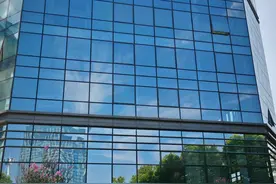 南京极宠家10月1日闭店，消费者“捡漏”购买打折商品图片