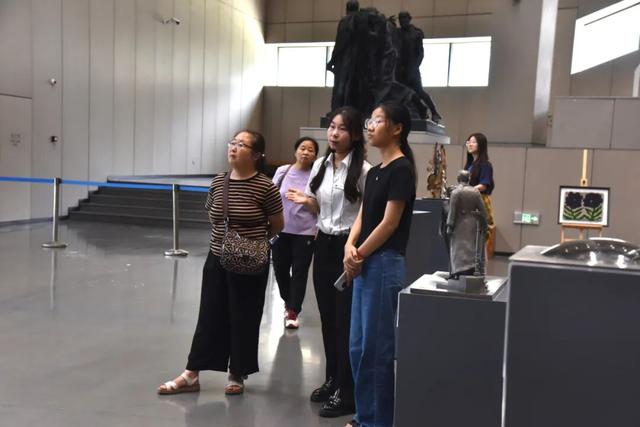 雕塑无界 青春无限 绘就秋日文旅新画卷
