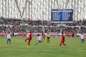 黄日华、何家劲领衔！香港明星足球队惠州公益邀请赛举行，两万多……图片