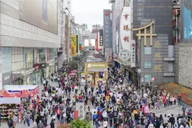 这个知名商圈不能再随便直播了！有医院大厅竟成“练歌房”，直播的边界在哪？图片