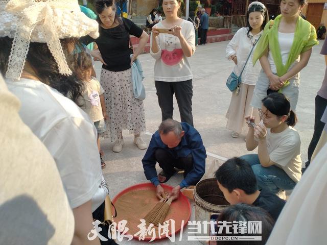 瑶族传统技艺掀体验热：从江瑶族村寨国庆期间一房难求