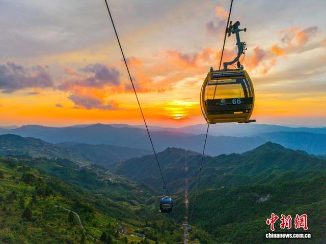 “中国最长索道”湖南雪峰山景区首航 全长约7600米
