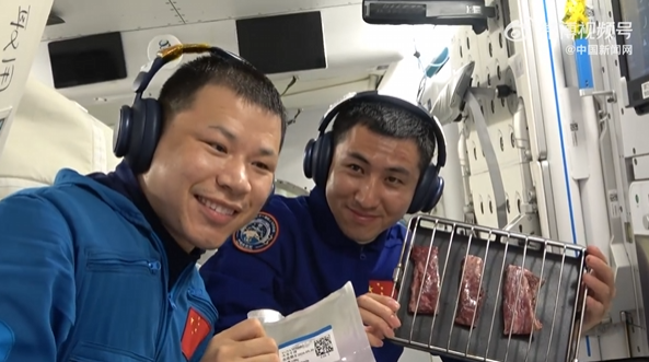 太空吃播上线！中国航天员在太空吃烧烤