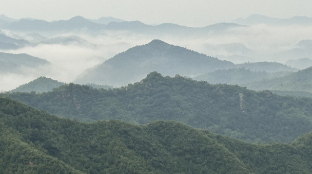 雨后，京郊云雾缭绕