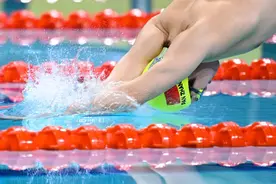 “五金王”潘展乐 “新蝶后”于子迪图片