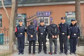 沿街售卖假黄金！鹤壁警方抓获两名嫌疑人图片
