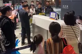 女子带仓鼠上飞机致延误一小时？上海警方：系蜜袋鼯，已被行拘图片