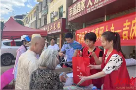 新化县吉庆镇赶集日集中开展安全等宣传 零距离服务群众图片