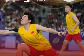 首战奥运即摘银！上海体育大学学子谭宁和搭档刘圣书获得巴黎奥运会羽毛球女双亚军图片