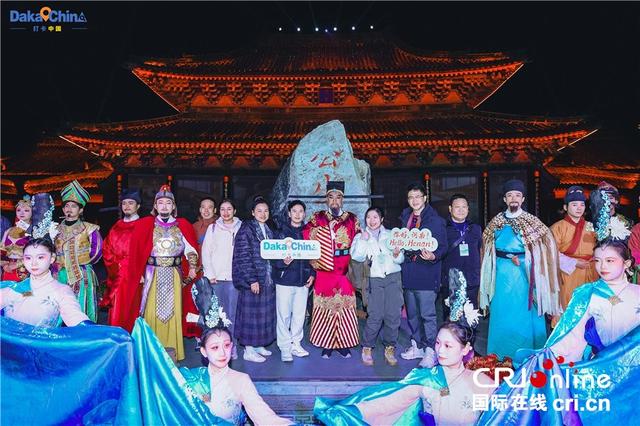 【2025打卡中国】千年汴梁“触手可及” 外国网红沉浸式体验“国潮”河南