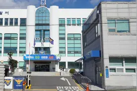 韩国17岁女高中生遭刺杀，18岁少年行凶后自残就医被捕图片