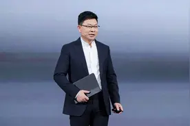 华为首款鸿蒙折叠电脑亮相 搭载HarmonyOS 5操作系统售价23999元起图片