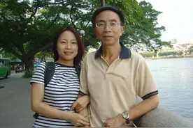 人间丨我和我的“两岁”爸爸：父亲患上阿尔茨海默病后，我陪他重新长大图片