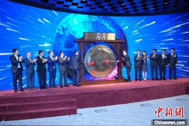 宁德时代在港上市 首日高开12.55%图片