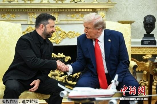 美欧乌领导人合影这些细节耐人寻味