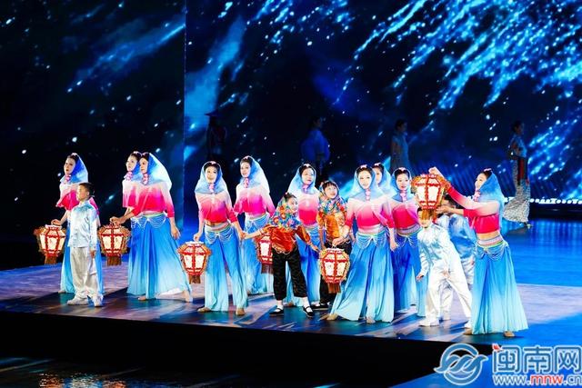 2025海丝泉州非遗时尚秀上演 千年非遗邂逅现代时尚