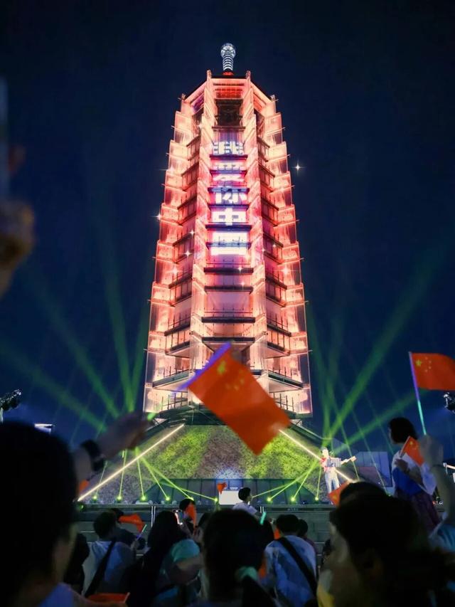 白天是南京，夜晚是金陵