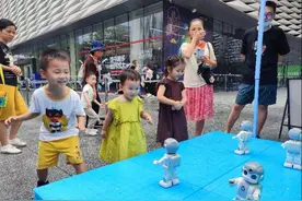 深圳图书馆举办“少儿创客工坊体验嘉年华”活动图片