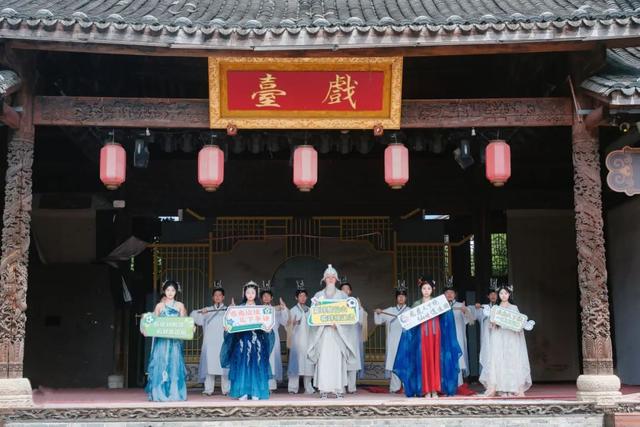 一脚踢出神仙舞！龙虎山限定「白+黑」仙侠奇旅，竹筏观演、赣超联票福利全放送！