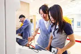 首批加入“社银直联” 上海银行网点可查询打印社保材料图片