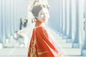 自驾27000公里环游欧洲 河南女孩穿汉服宣传中国文化图片