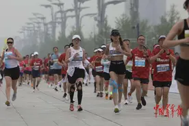 多图直击2025北京半程马拉松赛现场图片