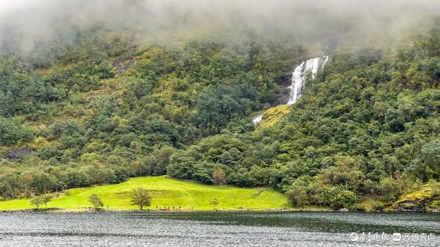 峡湾轮影，定格松恩的半日闲光