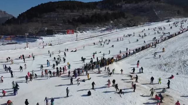 文旅观察丨济南今冬初雪带动冬游热，“冰雪＋”多点开花