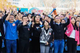 20岁的支付宝和60岁的马云，都在用“改变”迎接明天｜南方产业观图片