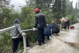 桐梓县官仓镇：发动群众参与农村道路安全隐患治理图片