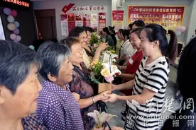 大冶10对婆媳“婆媳节”上话和谐家风图片