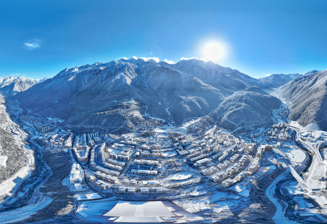 来这个小城看雪泡温泉，美哭了！