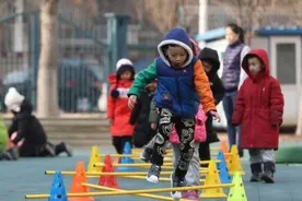教育部答复“把体育由副科变主科，免费发放小学体育课本”的建议图片