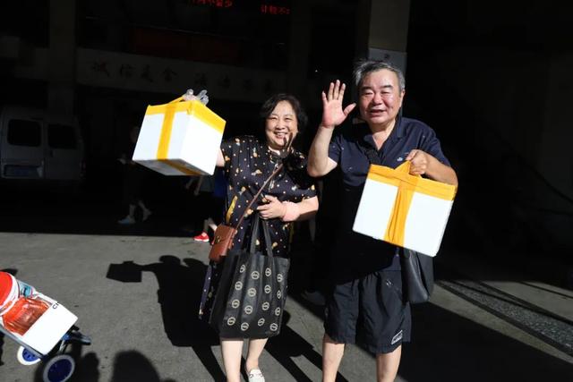 来鲜超·看苏超·吃海鲜：阿拉“琳琳姐”，鲜游启东