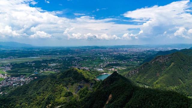 电广传媒落子云山，湖南首个芒果系山岳景区焕新迎客