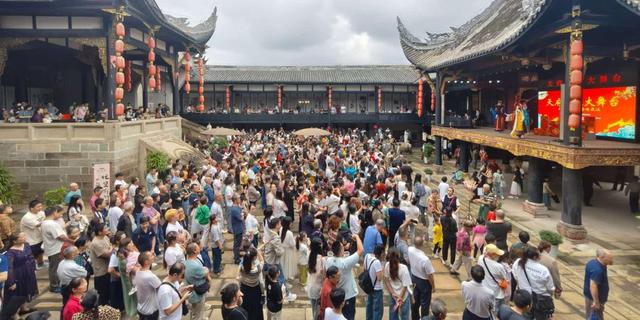 旅游综合收入18．37亿元 自贡国庆大假交出亮眼成绩单