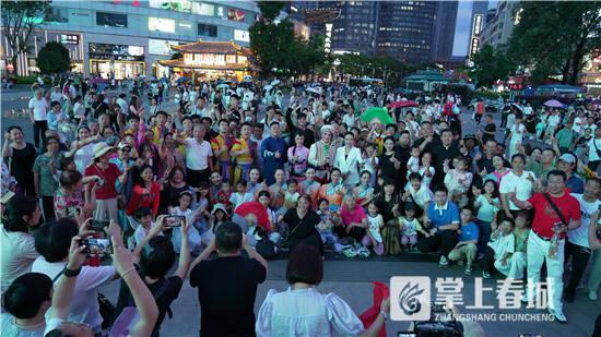 精彩不停！五华城市剧场花灯专场持续升温暑期文旅“烟火气”