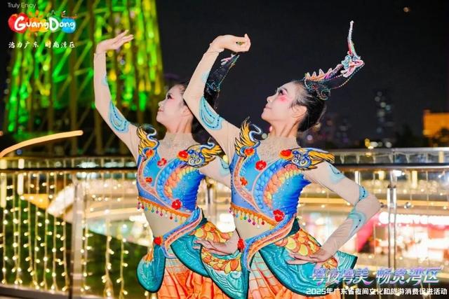 “嵌瓷”舞上广州塔