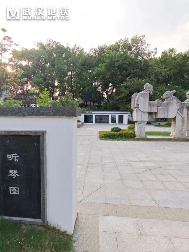 李白崔颢没见过的武汉，被地铁串成了诗