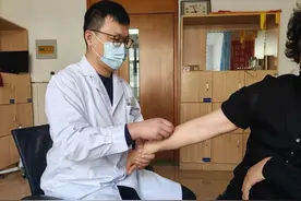 【中医特色疗法】肩痛受不了，浮针疗法立竿见影图片