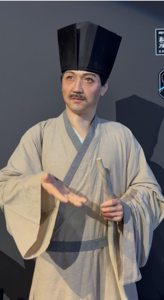 合肥机器人迎接全球游客