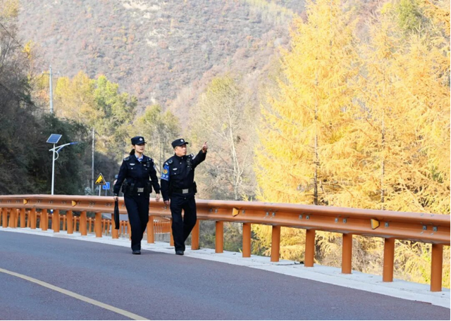 兰州石佛沟的秋日浪漫：不止层林尽染，还有“导游式”民警护你赏秋无忧