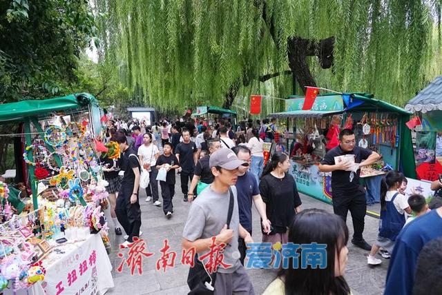 一年四季 泉在济南 | 非遗市集受热捧，“新玩” 让文化破圈