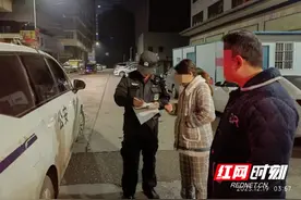 深夜，警方行动，救助落水少年！图片