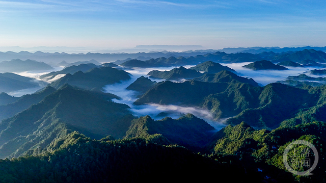 云海绘就水墨山水长卷