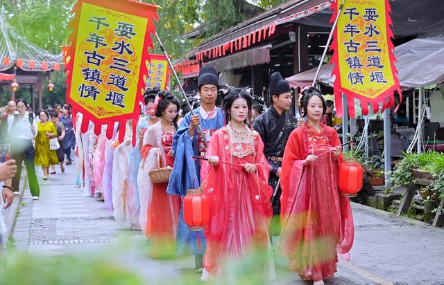 逛村糖会 品成都味｜郫都三道堰“村糖会”开幕 邀您共赴金秋“甜蜜之约”