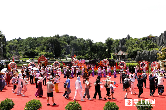 石林火把节狂欢启幕 彝乡风情点燃夏日激情