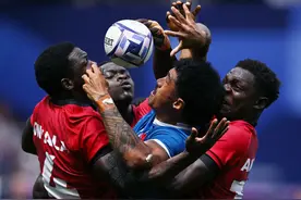 巴黎奥运会丨七人橄榄球男子分组循环赛——萨摩亚胜肯尼亚图片