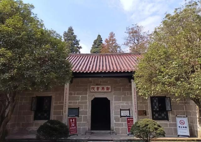 周末不忙，去趟____